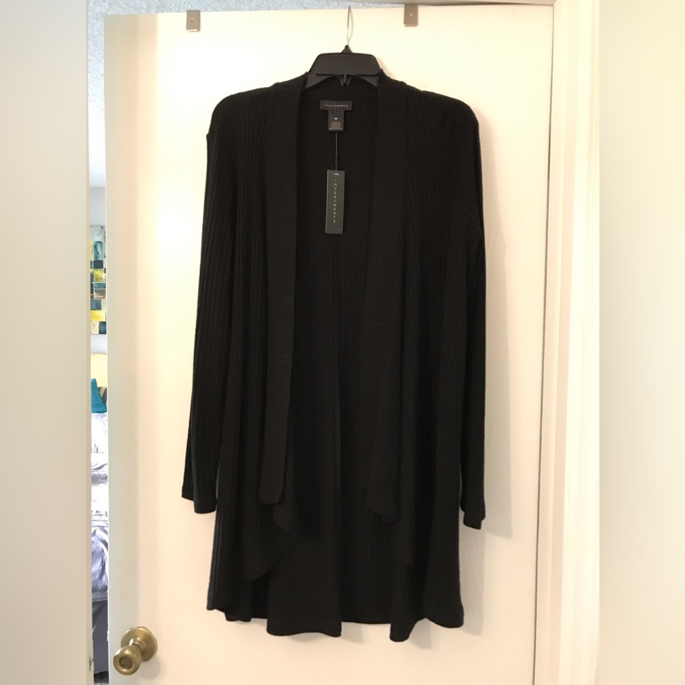 Long cardigan black sweater, no buttons with tapered front.